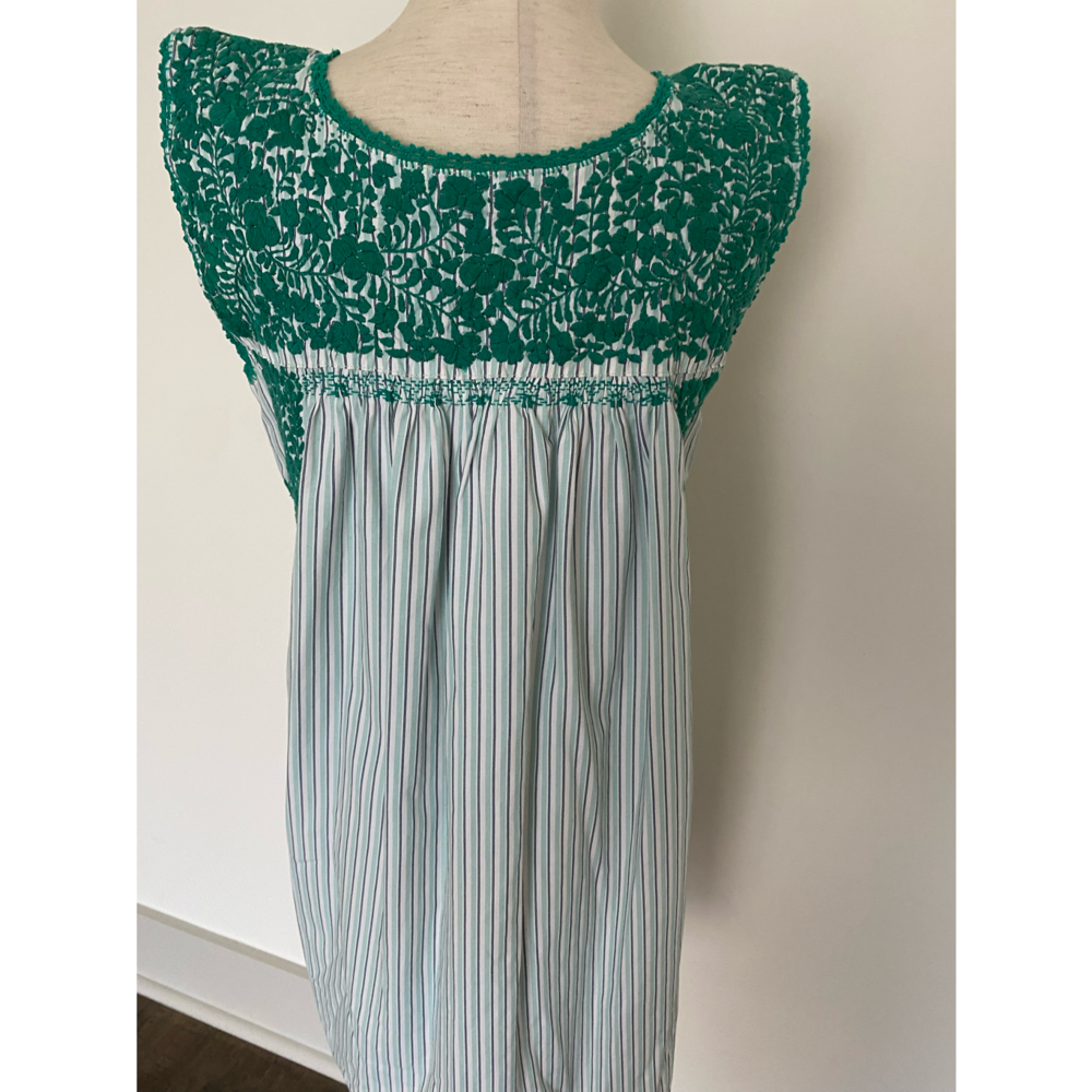 Embroidered dress - Picture 6 of 17